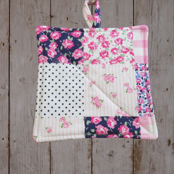 Handmade Potholder Set of 2 Reversible Pink Patchwork and Floral Quilted Hot Pad - Picture 4 of 6
